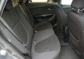 Подержанный автомобиль Kia Rio Sedan 2013 года (11 фото)