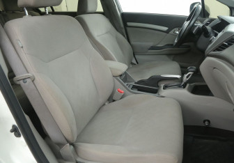 Подержанный автомобиль Honda Civic Sedan 2012 года (10 фото)