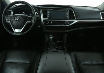 Подержанный автомобиль Toyota Highlander 2014 года (12 фото)