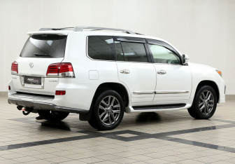 Подержанный автомобиль Lexus LX 2012 года (4 фото)