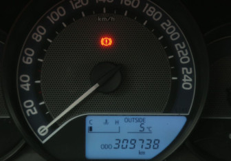 Подержанный автомобиль Toyota Corolla Sedan 2013 года (17 фото)