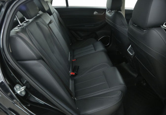 Подержанный автомобиль Omoda S5 2023 года (11 фото)