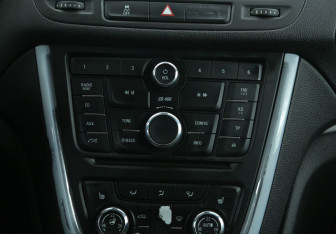 Подержанный автомобиль Opel Mokka 2012 года (13 фото)