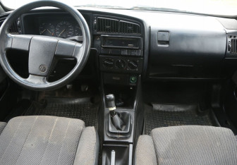 Подержанный автомобиль Volkswagen Passat Sedan 1988 года (12 фото)