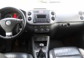 Подержанный автомобиль Volkswagen Tiguan 2008 года (13 фото)