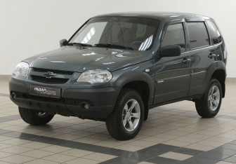 Подержанный автомобиль Chevrolet Niva 2012 года (8 фото)
