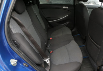 Подержанный автомобиль Hyundai Solaris Hatchback 2011 года (11 фото)