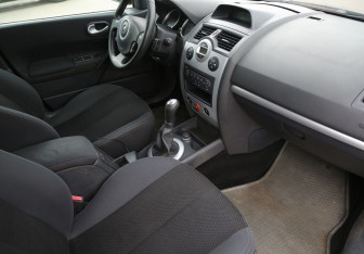 Подержанный автомобиль Renault Megane Sedan 2009 года (9 фото)