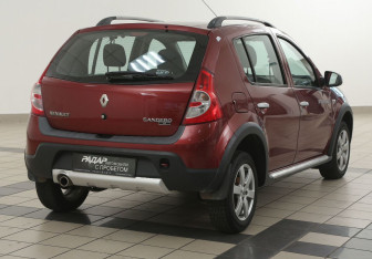 Подержанный автомобиль Renault Sandero 2013 года (4 фото)