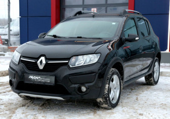 Подержанный автомобиль Renault Sandero 2015 года (3 фото)