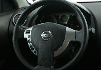 Подержанный автомобиль Nissan Qashqai 2007 года (16 фото)
