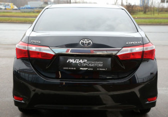 Подержанный автомобиль Toyota Corolla Sedan 2013 года (5 фото)