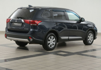 Подержанный автомобиль Mitsubishi Outlander 2017 года (4 фото)