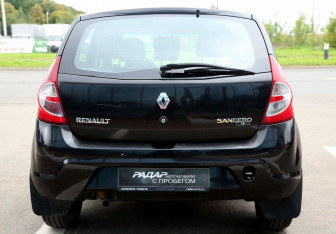 Подержанный автомобиль Renault Sandero 2011 года (5 фото)