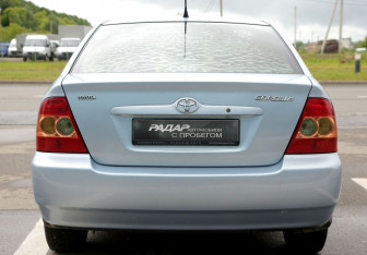 Подержанный автомобиль Toyota Corolla Sedan 2006 года (5 фото)