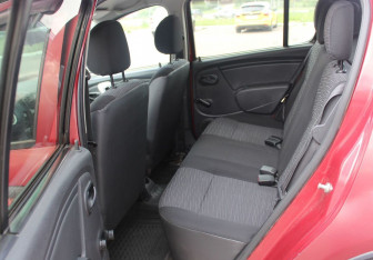 Подержанный автомобиль Renault Sandero 2013 года (11 фото)