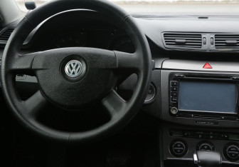 Подержанный автомобиль Volkswagen Passat Sedan 2007 года (14 фото)