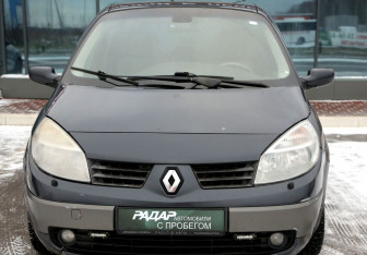 Подержанный автомобиль Renault Scenic 2004 года (2 фото)