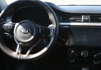 Подержанный автомобиль Kia Rio Sedan 2018 года (14 фото)