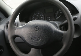Подержанный автомобиль Renault Logan Sedan 2008 года (16 фото)