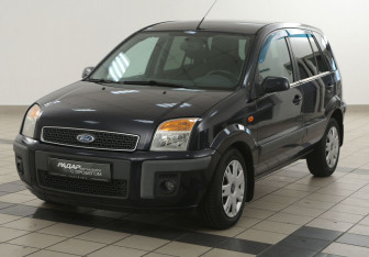 Подержанный автомобиль Ford Fusion 2007 года (8 фото)