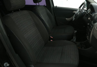 Подержанный автомобиль Renault Logan Sedan 2011 года (10 фото)