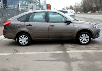 Подержанный автомобиль LADA (ВАЗ) Granta Liftback 2019 года (7 фото)