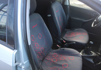 Подержанный автомобиль Ford Focus Hatchback 2004 года (11 фото)