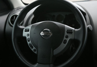 Подержанный автомобиль Nissan Qashqai 2008 года (16 фото)