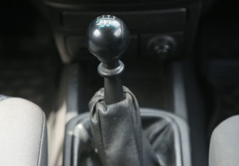 Подержанный автомобиль Chevrolet Aveo Sedan 2005 года (13 фото)