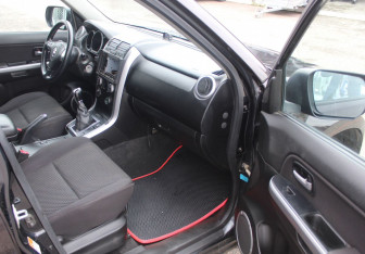 Подержанный автомобиль Suzuki Grand Vitara 2010 года (7 фото)