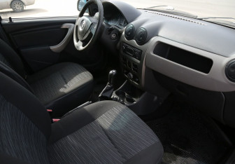Подержанный автомобиль Renault Logan Sedan 2011 года (9 фото)