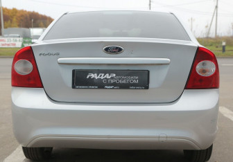 Подержанный автомобиль Ford Focus Sedan 2011 года (5 фото)