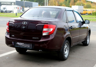Подержанный автомобиль LADA (ВАЗ) Granta Sedan 2012 года (6 фото)