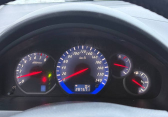 Подержанный автомобиль Mitsubishi Grandis 2006 года (15 фото)