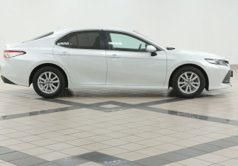 Подержанный автомобиль Toyota Camry Sedan 2018 года (5 фото)