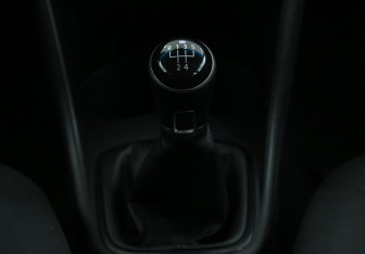 Подержанный автомобиль Volkswagen Polo Sedan 2016 года (15 фото)