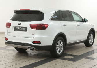 Подержанный автомобиль Kia Sorento 2019 года (3 фото)