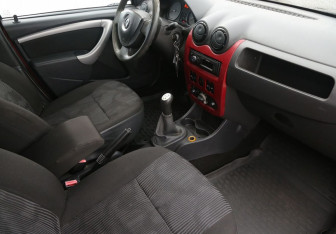 Подержанный автомобиль Renault Logan Sedan 2010 года (9 фото)