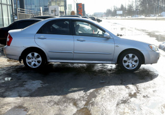 Подержанный автомобиль Kia Cerato Sedan 2006 года (7 фото)