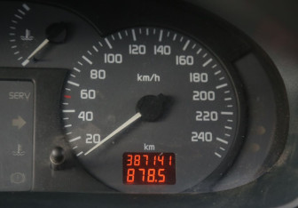 Подержанный автомобиль Renault Scenic 1999 года (17 фото)