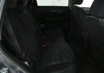 Подержанный автомобиль Nissan X-Trail 2015 года (11 фото)