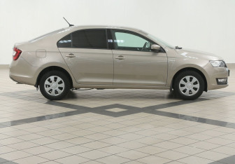 Подержанный автомобиль Skoda Rapid Liftback 2018 года (5 фото)