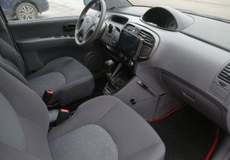 Подержанный автомобиль Hyundai Matrix 2004 года (9 фото)