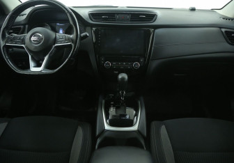 Подержанный автомобиль Nissan Qashqai 2020 года (12 фото)