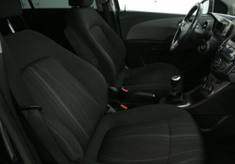 Подержанный автомобиль Chevrolet Aveo Sedan 2012 года (10 фото)