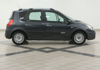 Подержанный автомобиль Renault Scenic 2008 года (5 фото)