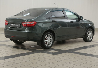 Подержанный автомобиль LADA (ВАЗ) Vesta Sedan 2017 года (4 фото)