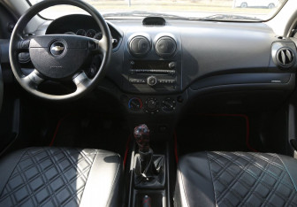 Подержанный автомобиль Chevrolet Aveo Sedan 2006 года (12 фото)