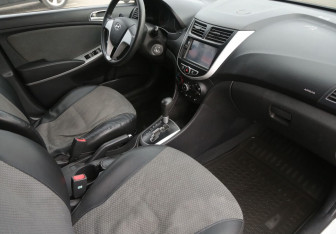 Подержанный автомобиль Hyundai Solaris Sedan 2011 года (9 фото)